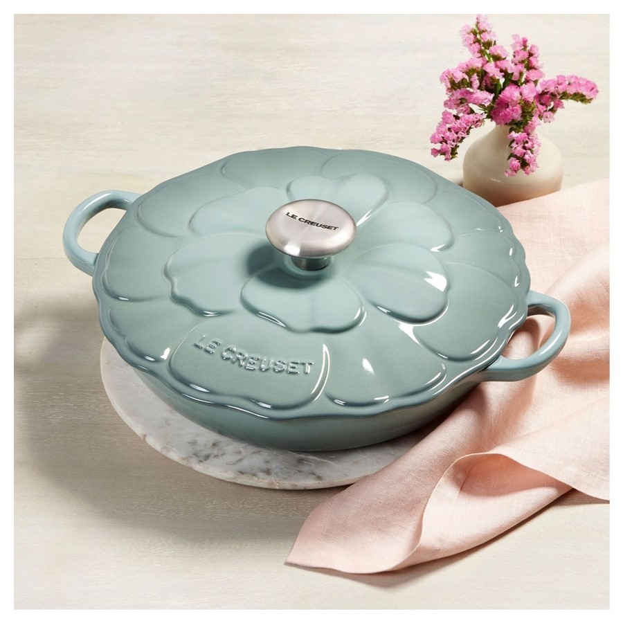 additioanl image for  Le Creuset Petal Rd Low Cass S/Salt 26cm 