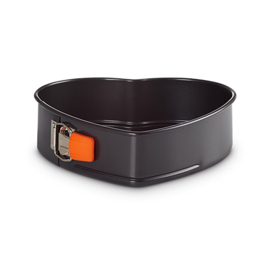 additioanl image for  Le Creuset Heart-Shaped Springform Tin 