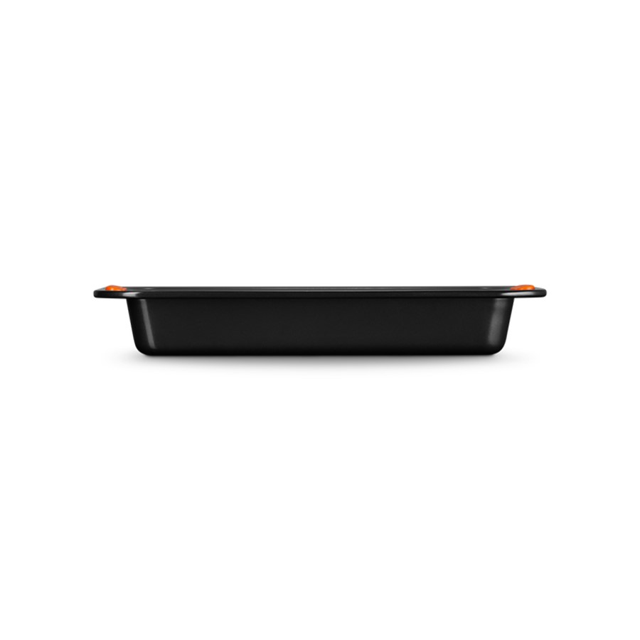 additioanl image for  Le Creuset Rec Cake Tin Black 33 x 23 cm 