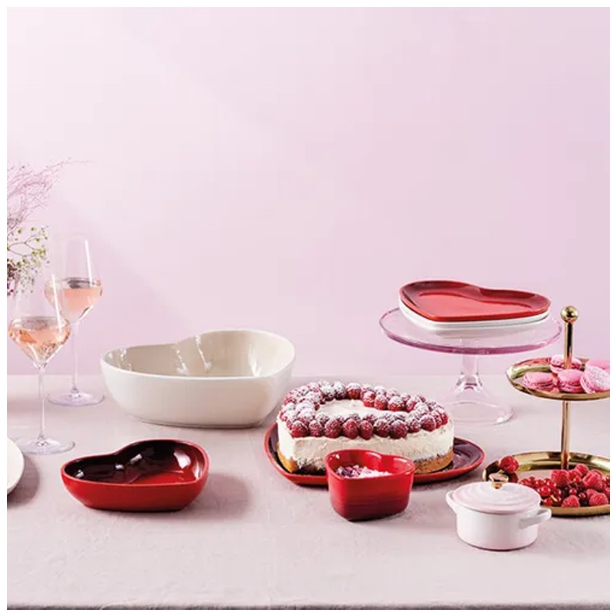 additioanl image for  Le Creuset Heart Plate Meringue 23 cm 