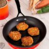 Le Creuset Toughened Non-Stick Shallow Frying Pan 26cm Black - Image 2
