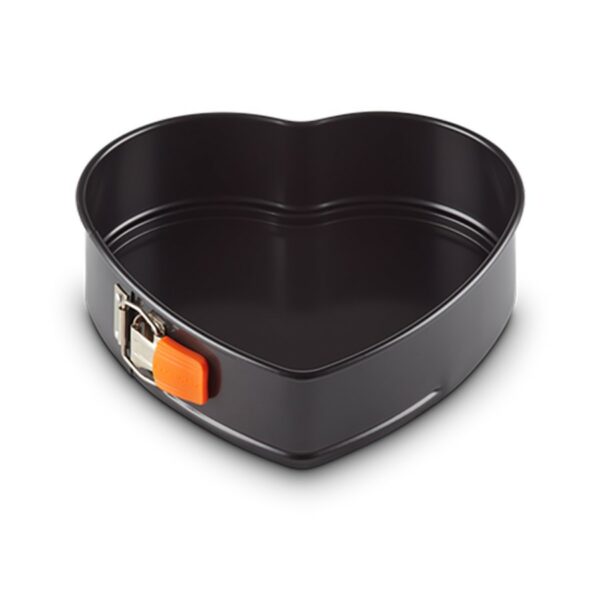 Le Creuset Heart-Shaped Springform Tin - Image 2