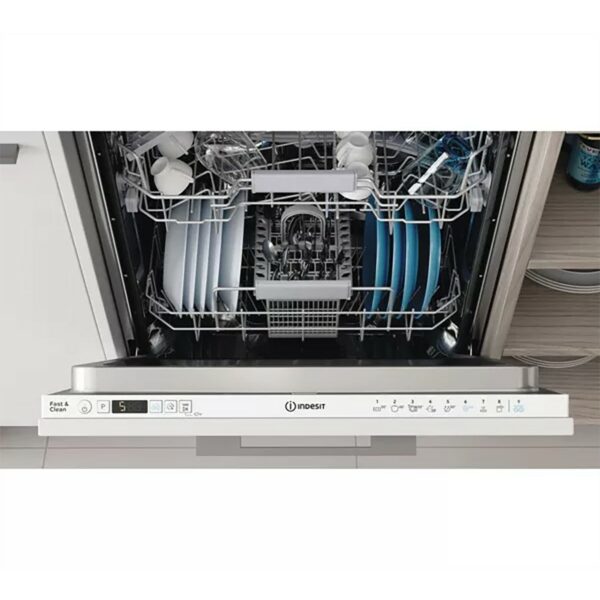 Indesit Built-in Push&Go Full Size Dishwasher White 14 Place Settings - Image 3