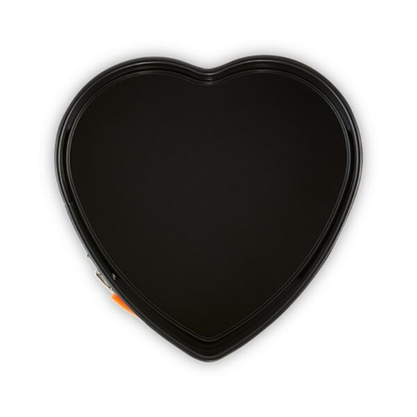 Le Creuset Heart-Shaped Springform Tin - Image 4